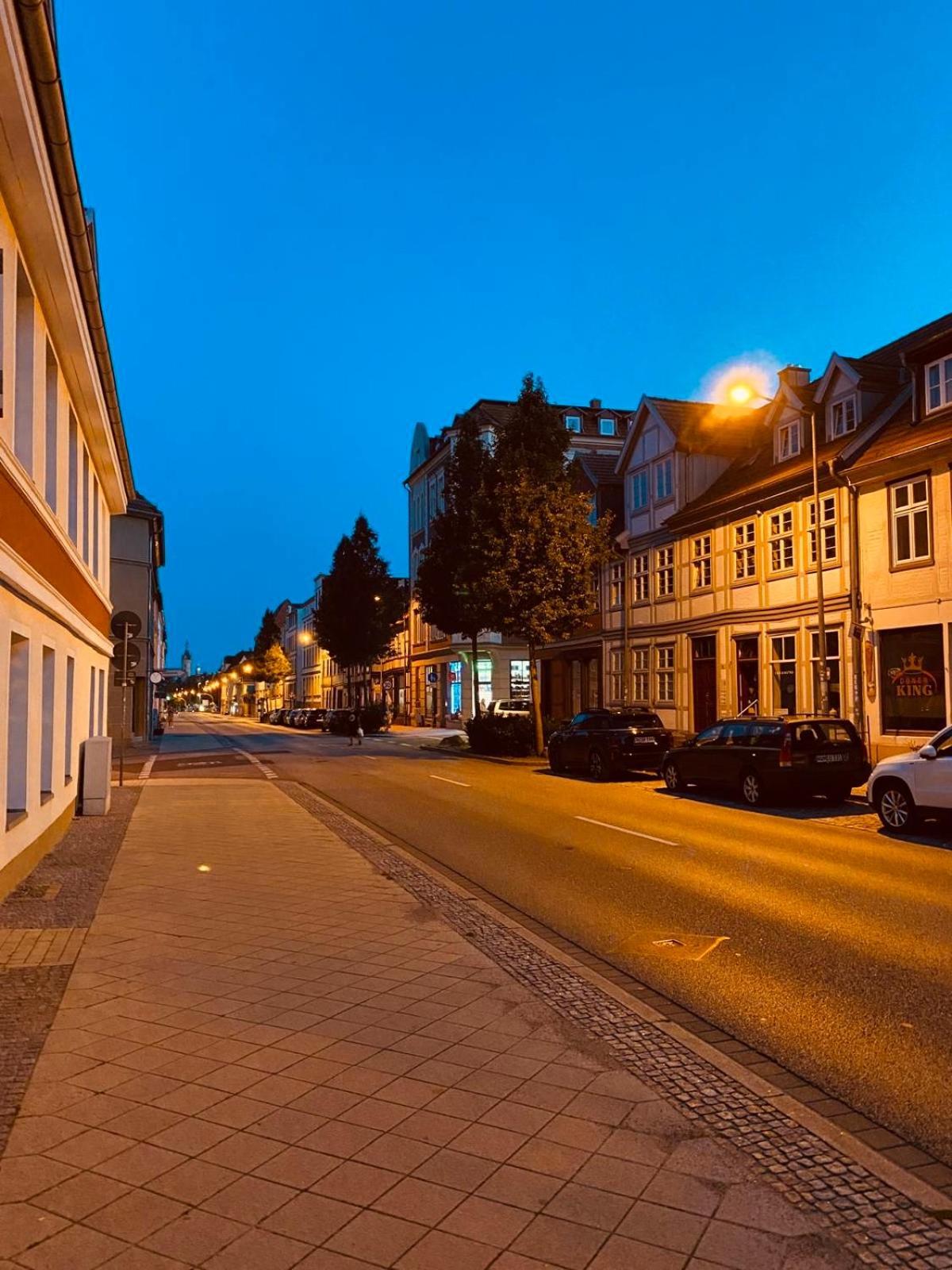 City-Apartment Mit Parkplatz & Fahrradraum! Nur 300M Zum Stadthafen Schwerin  Exterior foto
